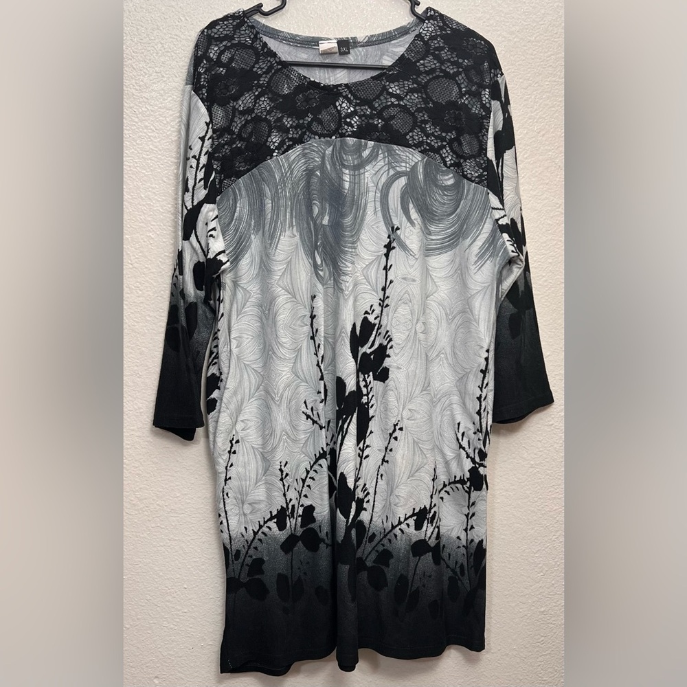 EUC Long Tunic with Black Lace Overlay and Pockets Colors: Black/Gray/White